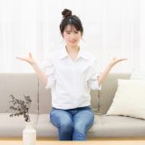 『足の踏み場もない』意味は?言い換えは?ビジネスでも使える?失礼ではない使い方例文