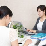 「足下に火がつく」意味は?言い換えは?ビジネスでも使える?失礼ではない使い方例文