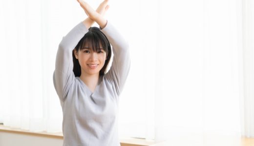 「肩を持つ」意味は？言い換えは？ビジネスでも使える？失礼ではない使い方例文