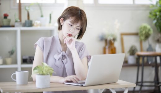 「目を盗む」意味は?言い換えは?ビジネスでも使える?失礼ではない使い方例文