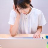 「くすぐったい」意味は?言い換えは?ビジネスでも使える?深読みされない失礼がない使い方例文
