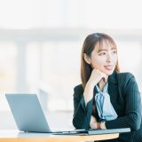 「かしましい」意味は？言い換えは？ビジネスでも使える？深読みされない失礼がない使い方例文