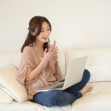 「一肌脱ぐ」意味は?言い換えは?ビジネスでも使える?失礼ではない使い方例文